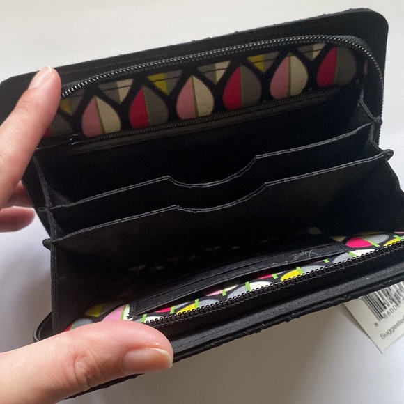 NWT Vera Bradley zip-around black quilted wristlet wallet - Picture 6 of 9
